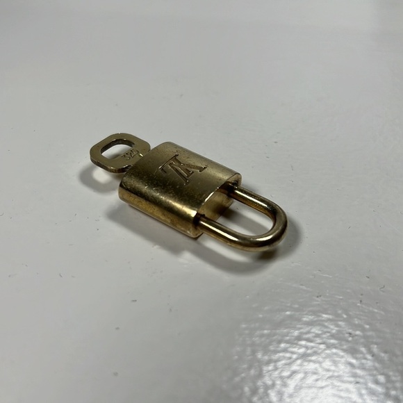 Louis Vuitton Gold Key and Card Holder #320 - Picture 3 of 4